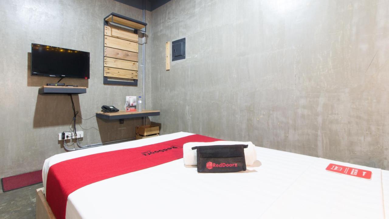 Reddoorz Plus @ Taft North Mandurriao Iloilo Esterno foto